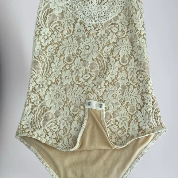Lace Bodysuit with button opening - size XS - Picture 4 of 12